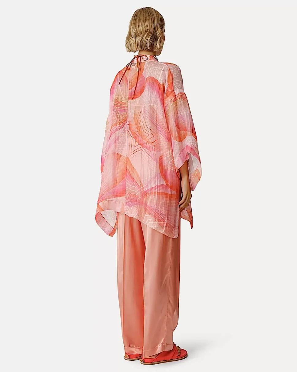 kimono_en_lino_vaporoso_y_3.webp KIMONO EN LINO VAPOROSO Y SEDA CON DISEÑO ESTAMPADO DE "DREAM" FORTE_FORTE